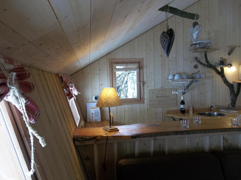 Bed and Breakfast Domaine Des Grands Cedres Cordelle Номер фото